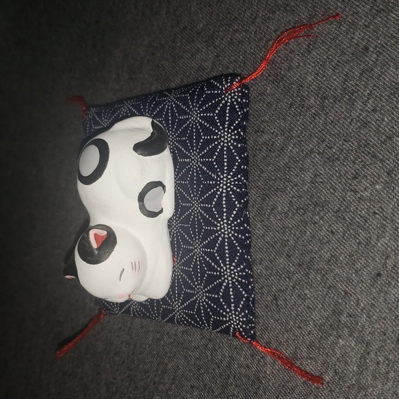 Adorable Sweet Ceramic White Black Kitty Resting on a Pretty Pillow New in Box - Picture 3 of 8